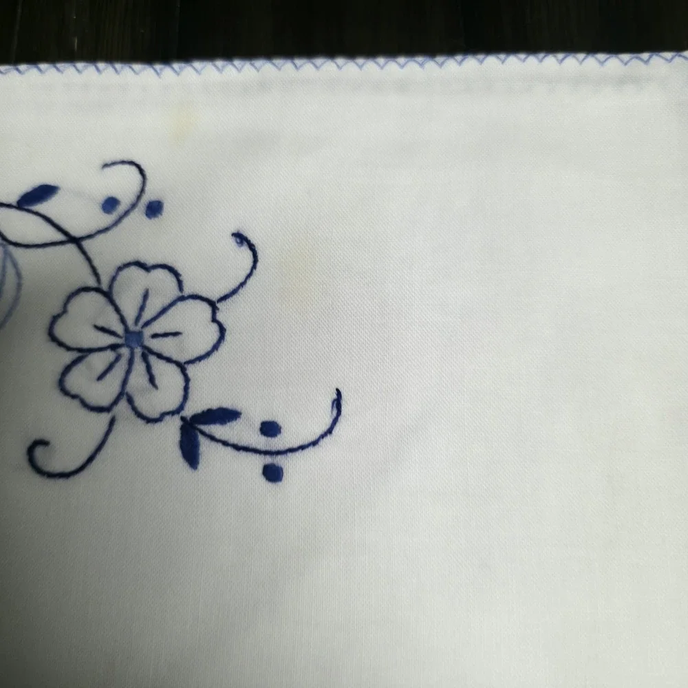 Vintage Embroidered Cloth Napkins White Blue Floral Flower Set of 4 Cottagecore